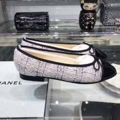 Alternative view of Chanel Ballerina Flats Tweed & Grosgrain Calfskin Leather Fall/Winter Collection Grey/Black